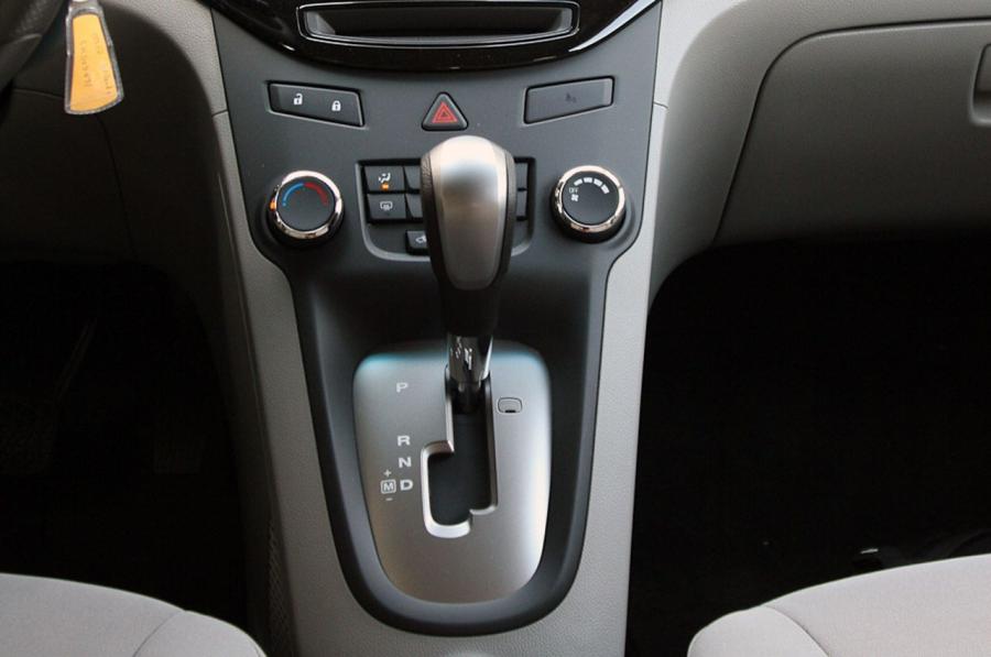  Chevrolet Orlando 2012 года  (фото 24 из 38)